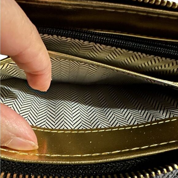 Steve Madden and Fossil wallets. Pre-loved in great conditions. - Picture 7 of 13